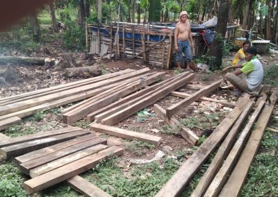 Pembuatan Kandang Kambing Tahap 25% Desa Gondang
