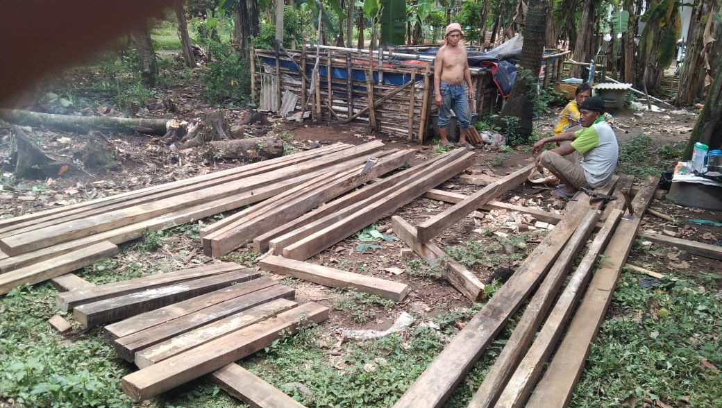 Pembuatan Kandang Kambing Tahap 25% Desa Gondang