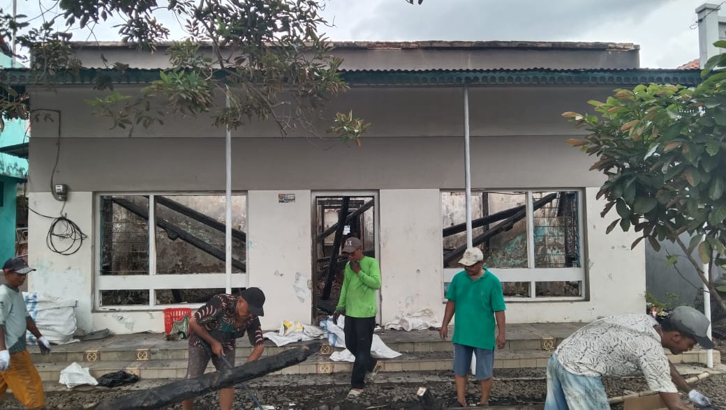 Bersih-Bersih (Kerigan) Membantu Korban Rumah Kebakaran